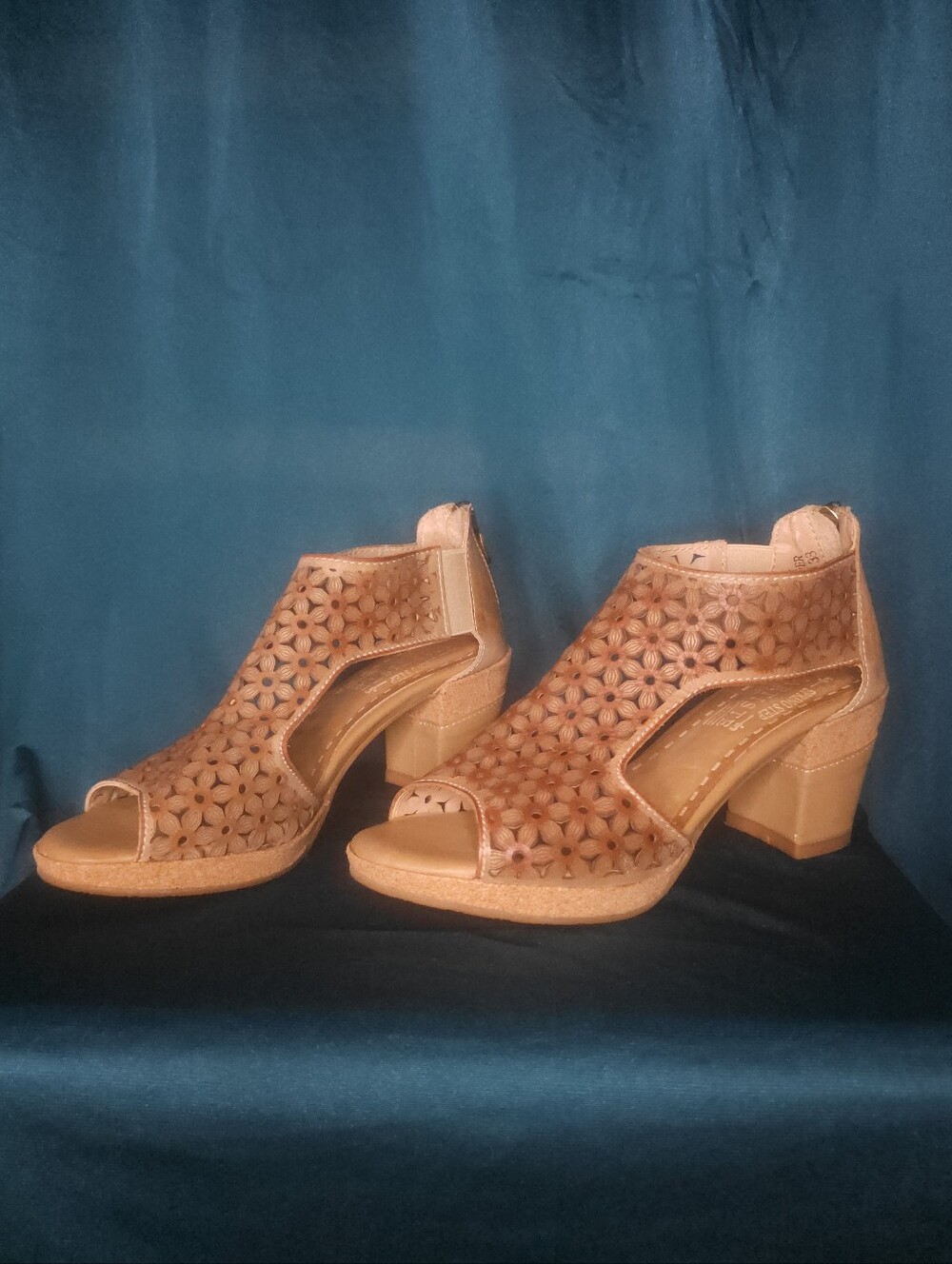 L'ATISTE Tan Floral Cutout Peep-Toe Block Heel Sandals